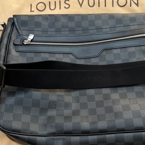 Louis Vuitton Damier Graphite Renzo Messenger Bag 100% Authentic